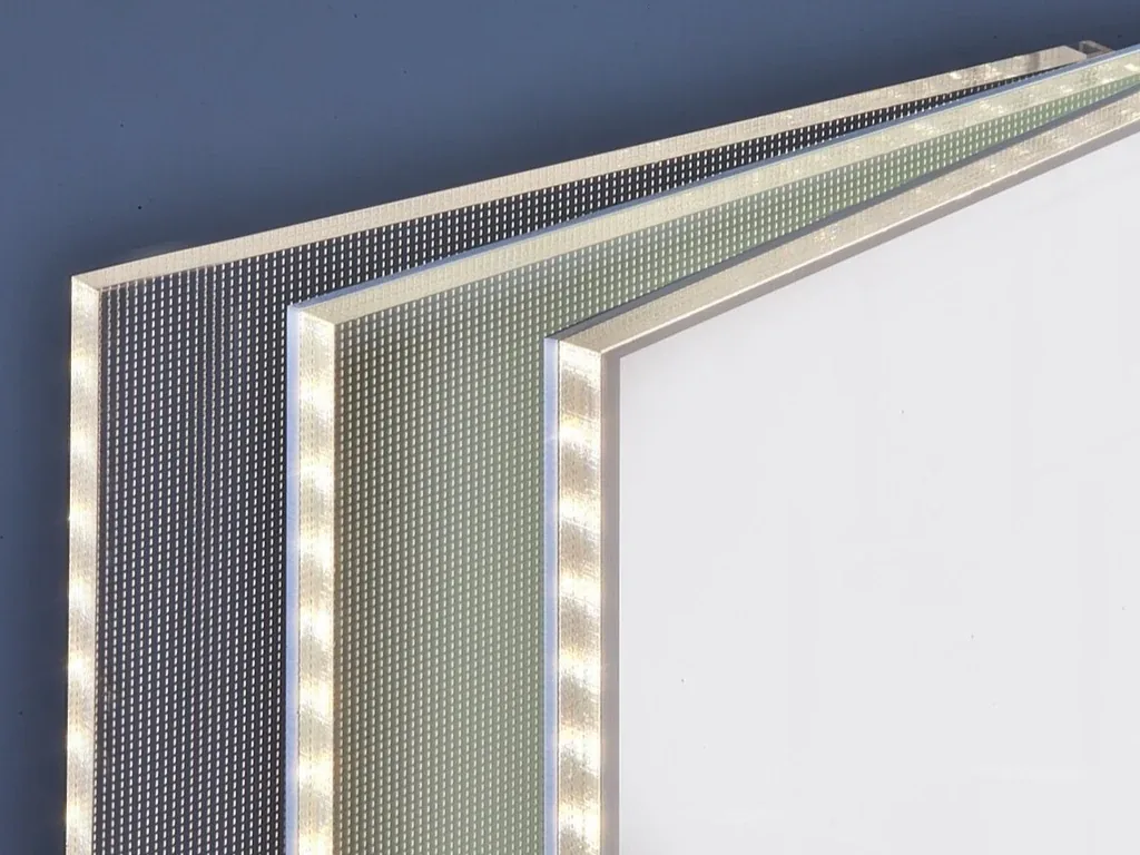 Basic Flächenlicht in drei Varianten: ohne Rückwand für beidseitige Abstrahlung, mit Rückwand, mit Rückwand und Opalfront