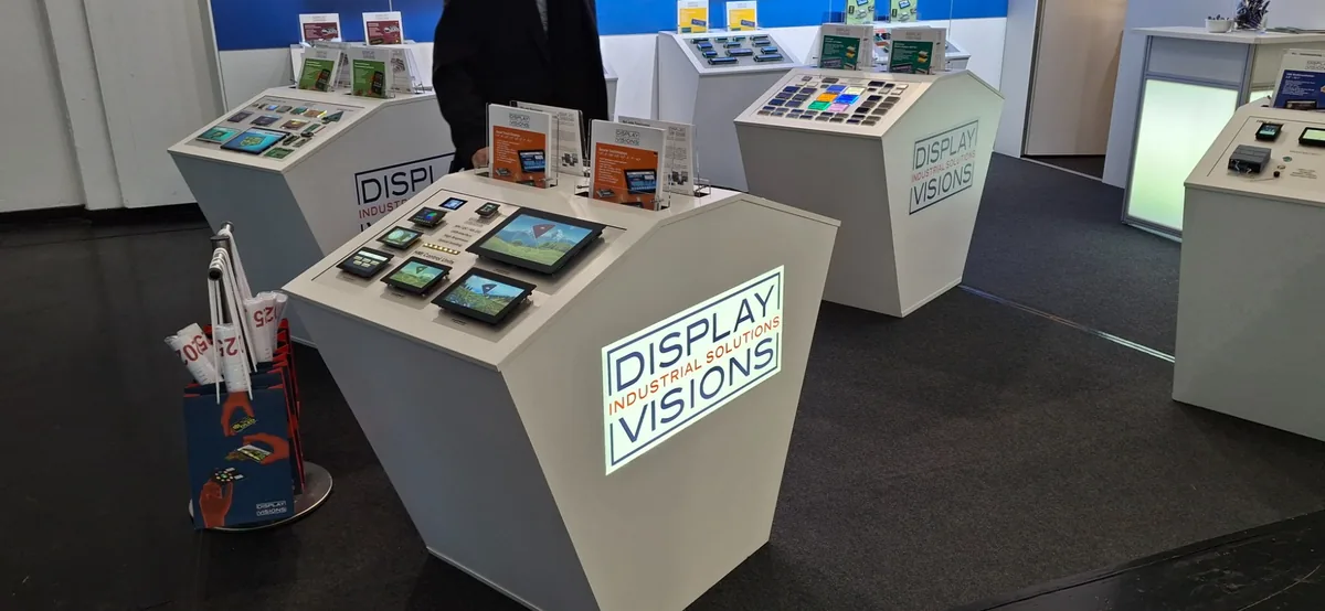 Frameless im Messeeinsatz, Display bündig im Korpus verbaut