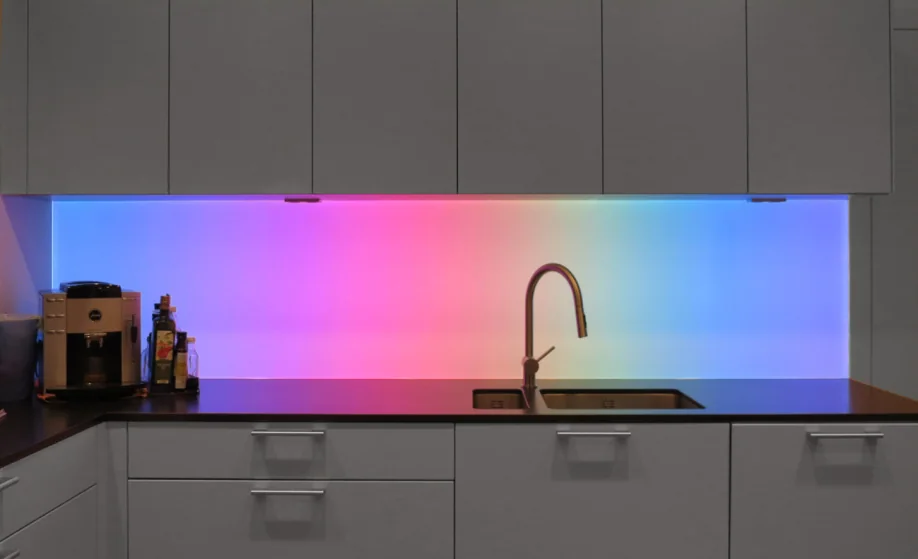 LED-Flächenlicht RGB-dynamisch als Küchenrückwand