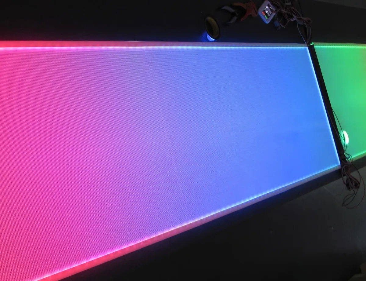 RGB-W dynamisches Flächenlicht mit Farbverlauf